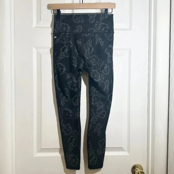 Fabletics Define Powerhold High Waisted Leggings in Floral Outline - Picture 4 of 8